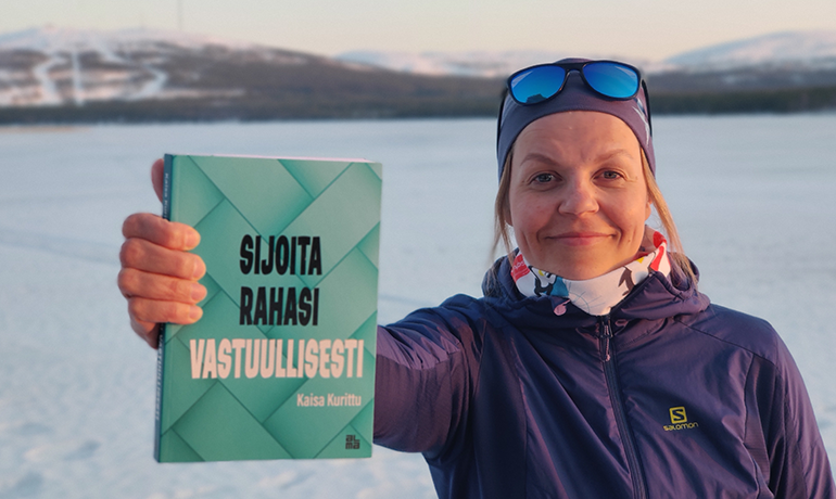 Vuoden Sijoitusteko 2021 -finalisti Kaisa Kurittu ja Sijoita rahasi vastuullisesti -kirja