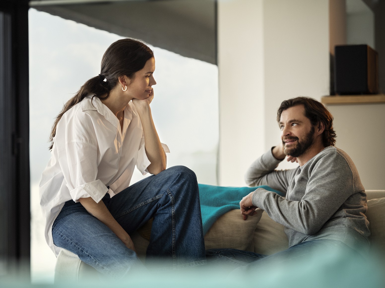 Couple in the sofa - teal